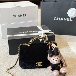 <AUTHENTIC>Chanel Black Quilted Shoulder Bag with Gold Chain
